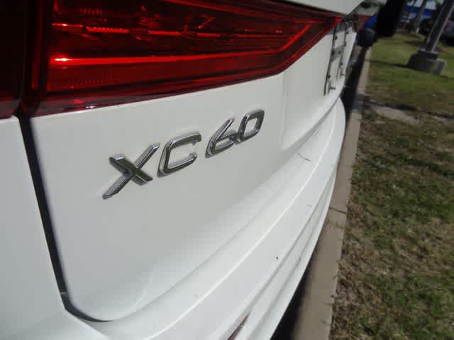2022 Volvo XC60 B5 R-Design