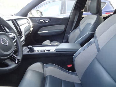2022 Volvo XC60 B5 R-Design