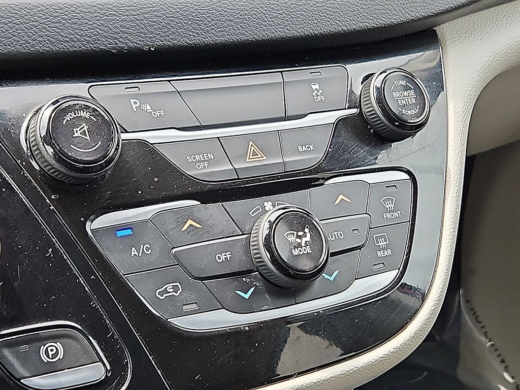 2017 Chrysler Pacifica Touring-L