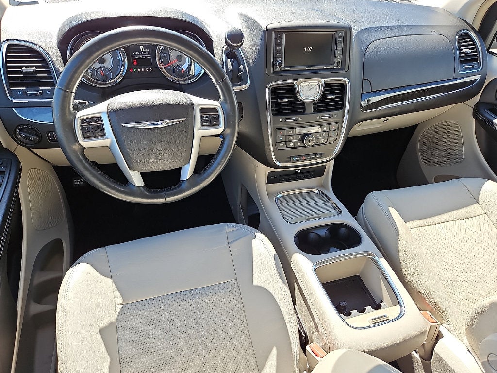 2015 Chrysler Town & Country Touring-L