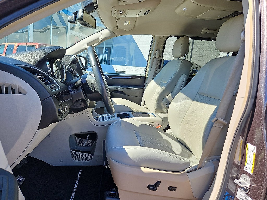 2015 Chrysler Town & Country Touring-L