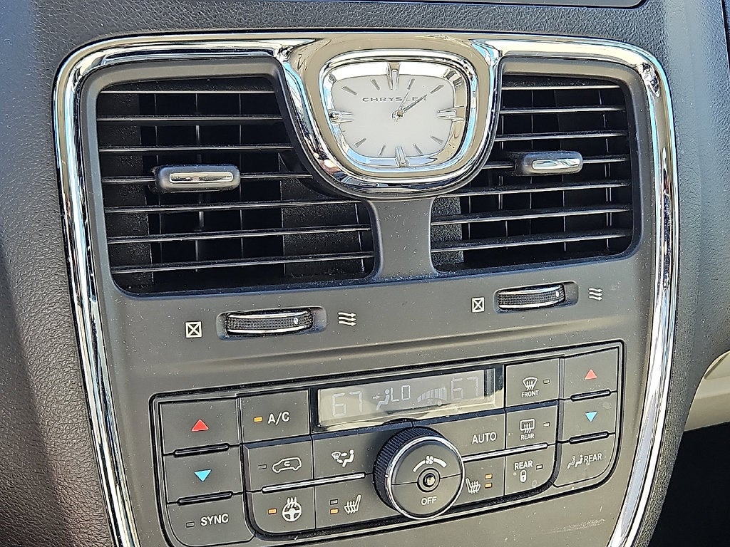 2015 Chrysler Town & Country Touring-L
