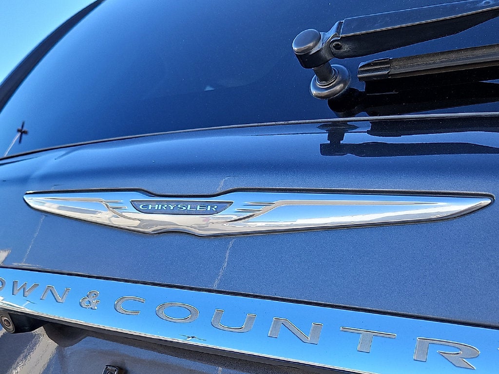 2015 Chrysler Town & Country Touring-L