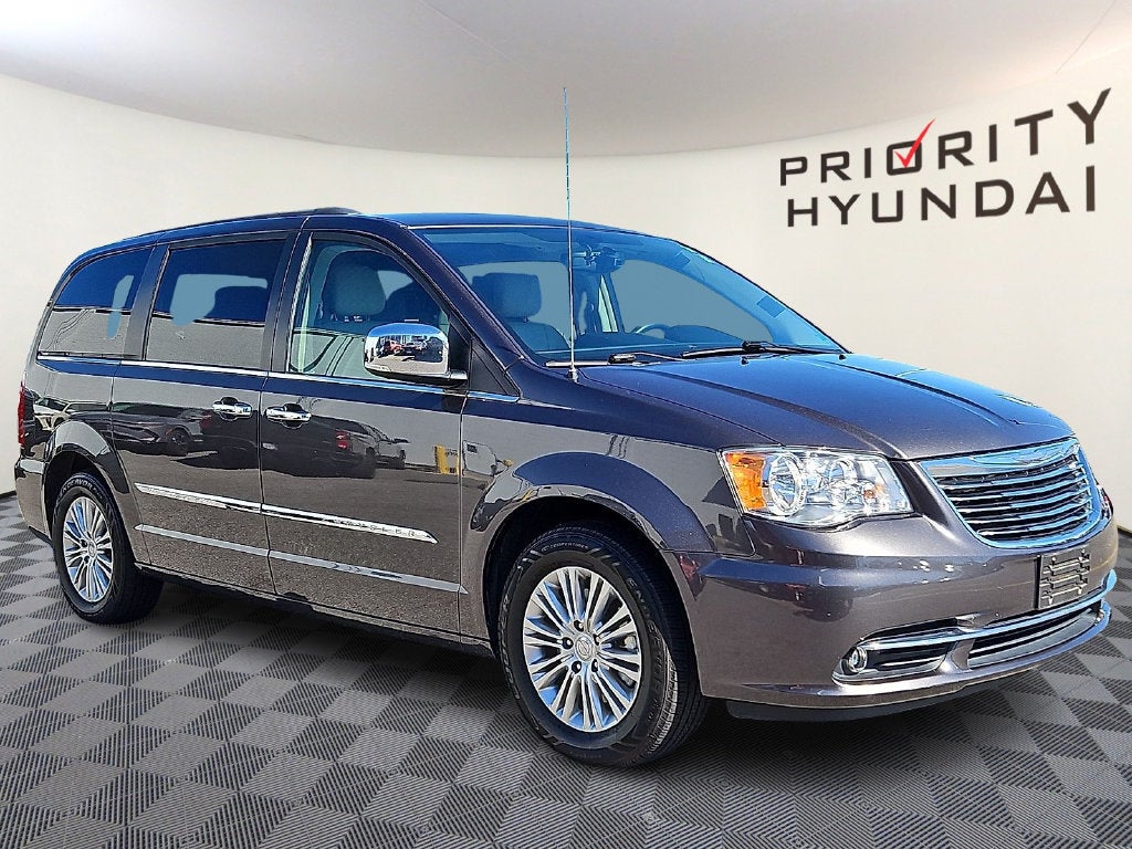 2015 Chrysler Town & Country Touring-L