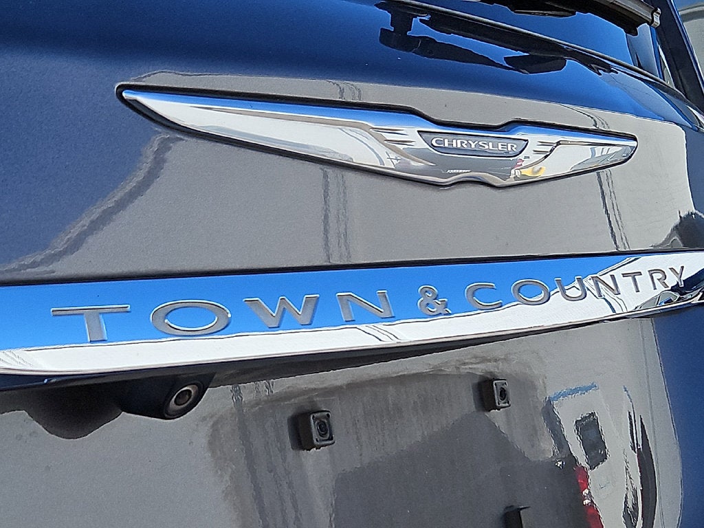 2015 Chrysler Town & Country Touring-L
