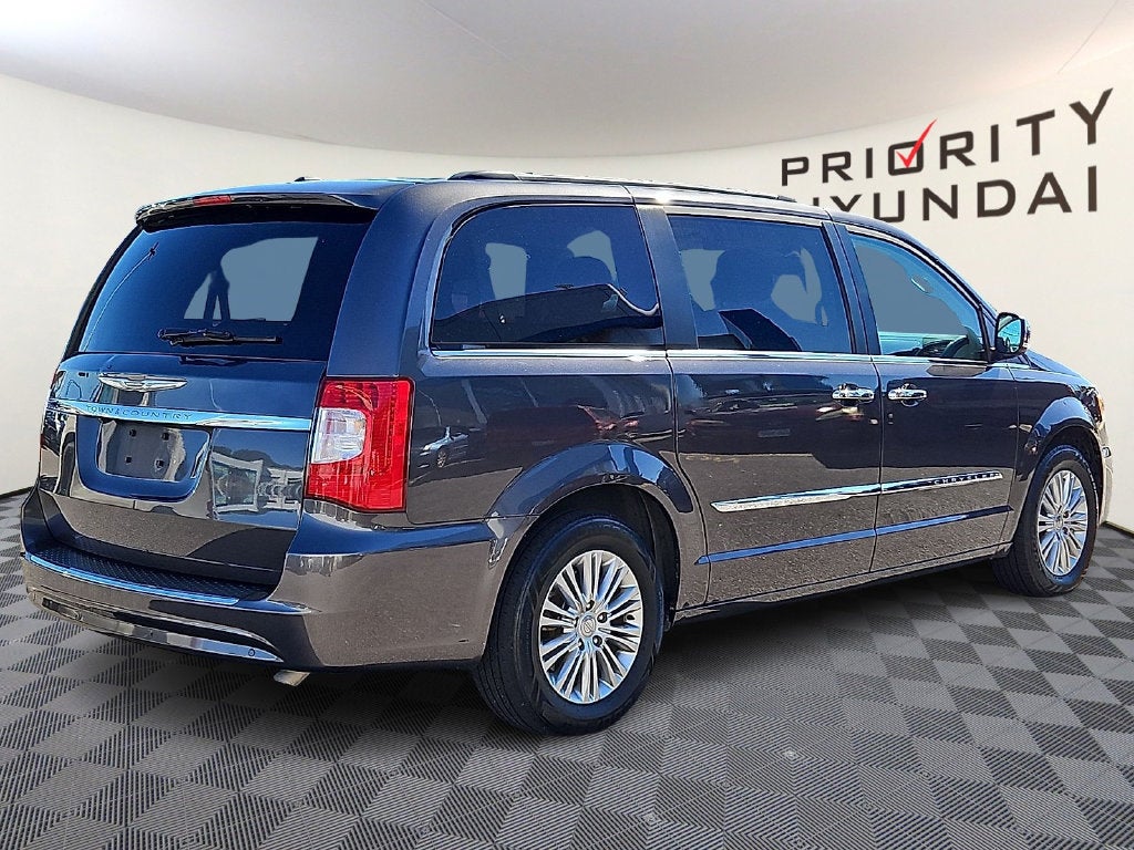 2015 Chrysler Town & Country Touring-L