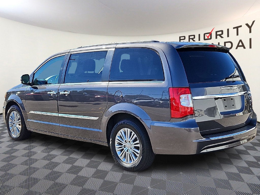 2015 Chrysler Town & Country Touring-L