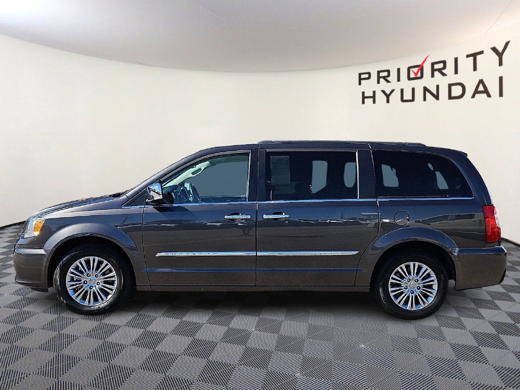 2015 Chrysler Town & Country Touring-L