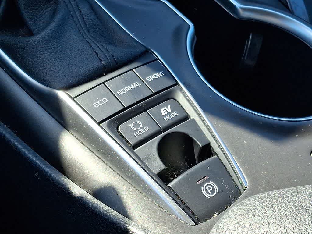 2023 Toyota Camry Hybrid XLE