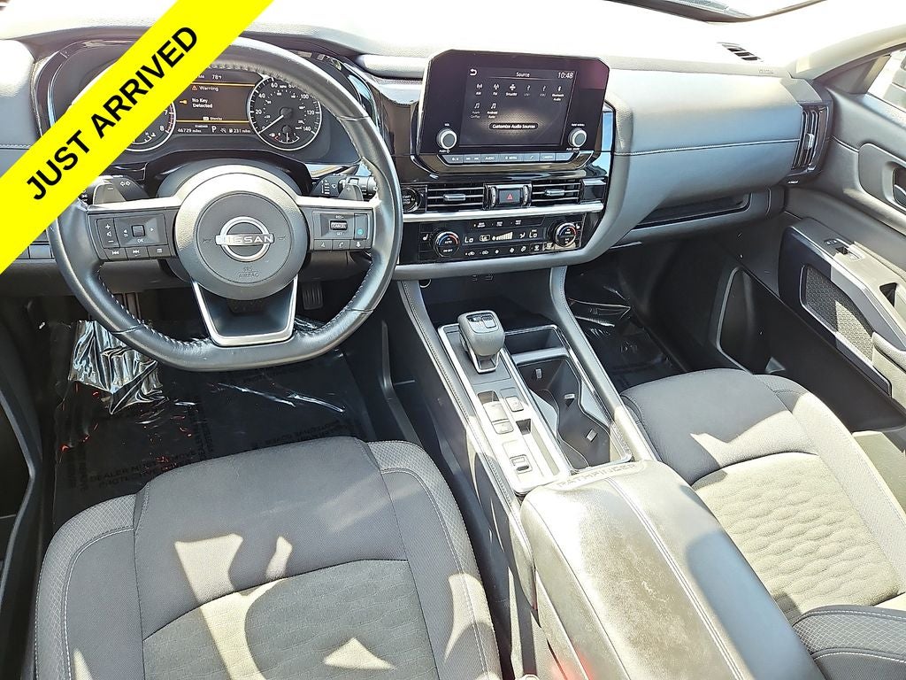 2025 Nissan Pathfinder SV