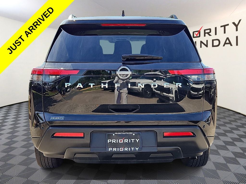 2025 Nissan Pathfinder SV