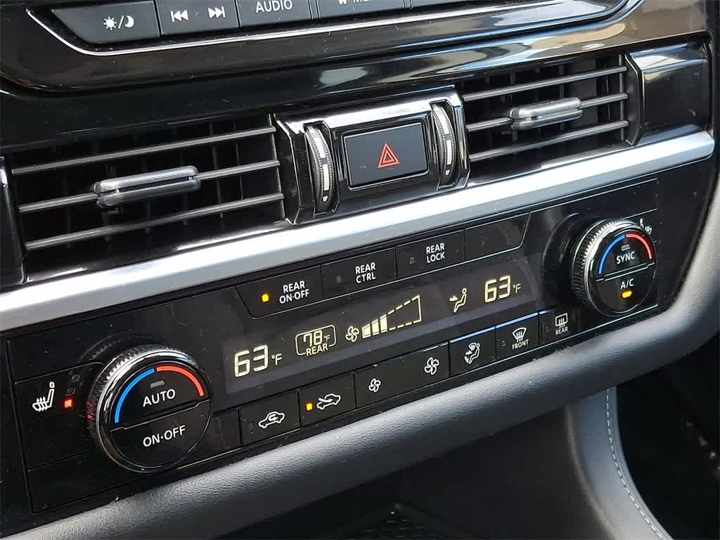 2025 Nissan Pathfinder SV