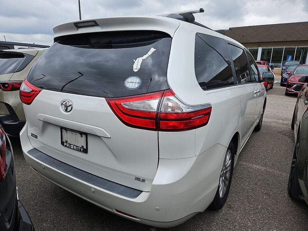 2016 Toyota Sienna XLE