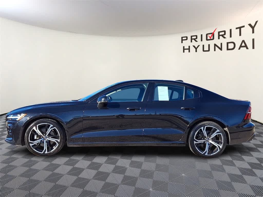 2024 Volvo S60 Core Dark Theme