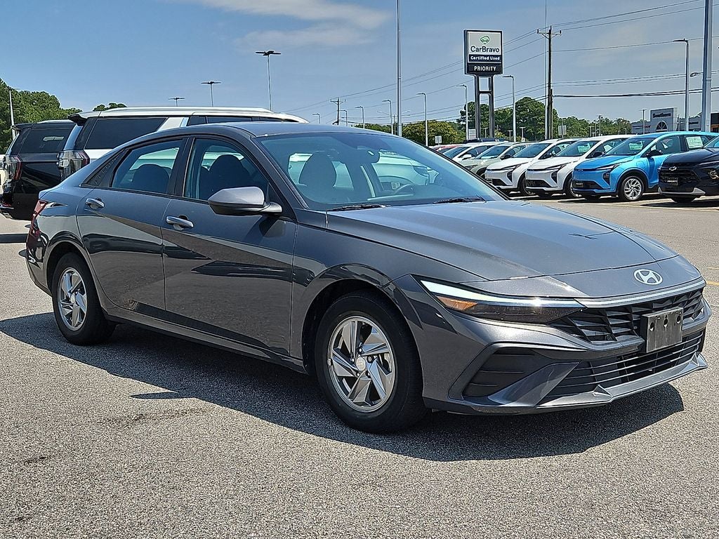 2024 Hyundai Elantra SE