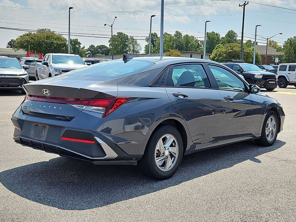 2024 Hyundai Elantra SE