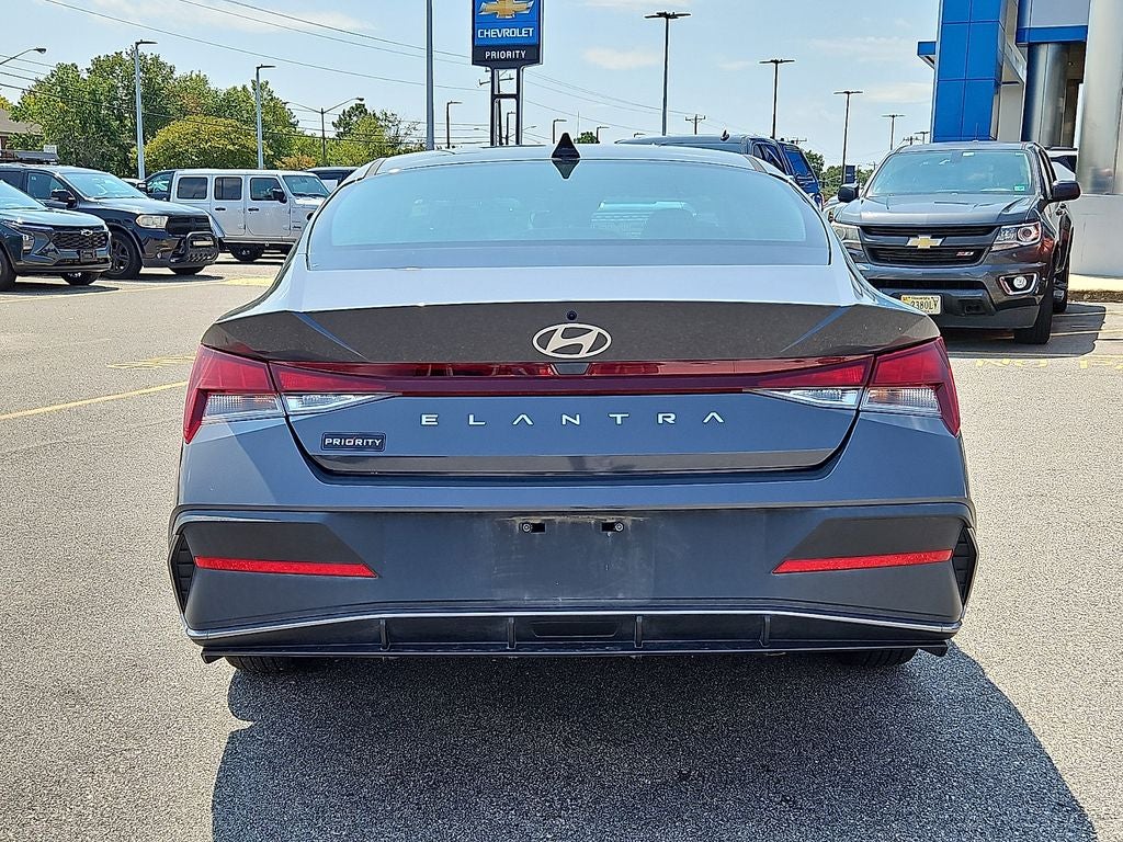 2024 Hyundai Elantra SE