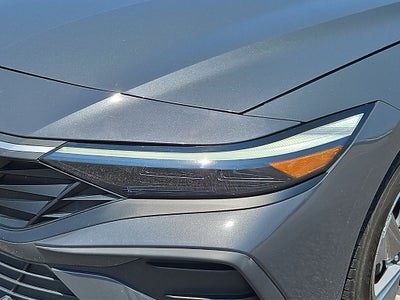2024 Hyundai Elantra SE
