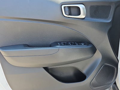 2025 Hyundai Venue SE