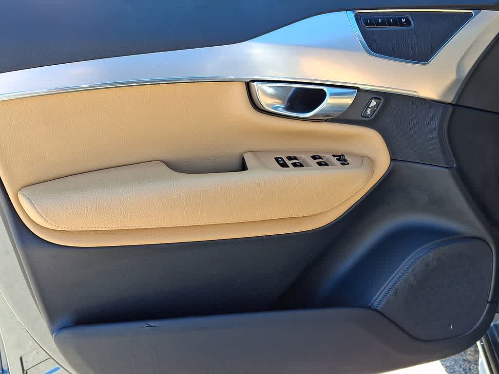 2018 Volvo XC90 Momentum