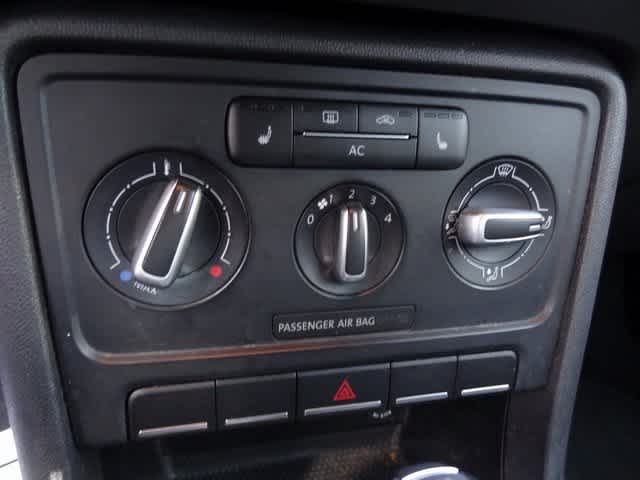 2012 Volkswagen Beetle 2.5L w/Sound/Nav PZEV