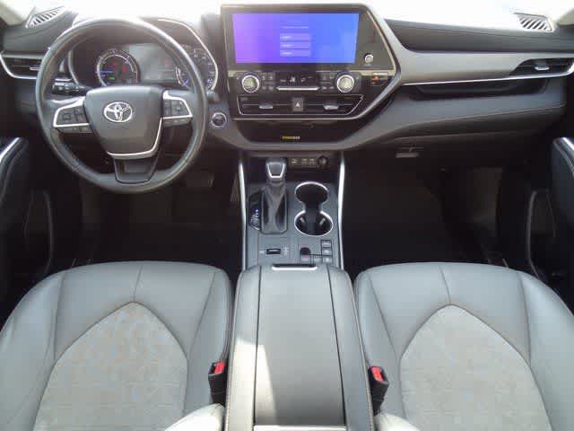 2023 Toyota Highlander Hybrid Bronze Edition