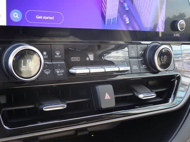 2023 Toyota Highlander Hybrid Bronze Edition