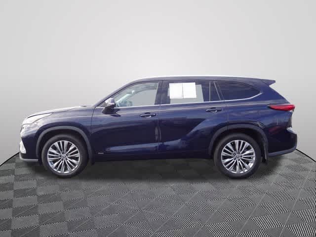 2022 Toyota Highlander Hybrid Platinum