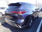 2022 Toyota Highlander Hybrid Platinum