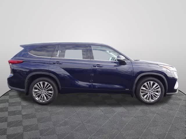2022 Toyota Highlander Hybrid Platinum