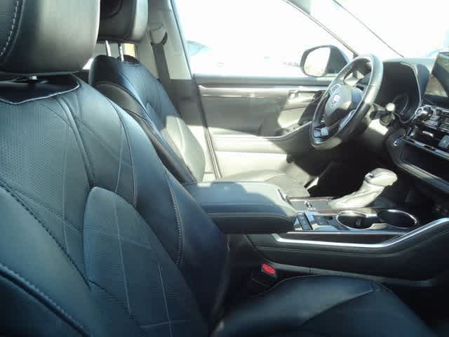 2022 Toyota Highlander Hybrid Platinum