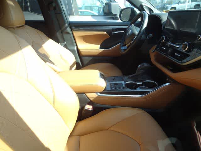 2024 Toyota Highlander Hybrid Platinum