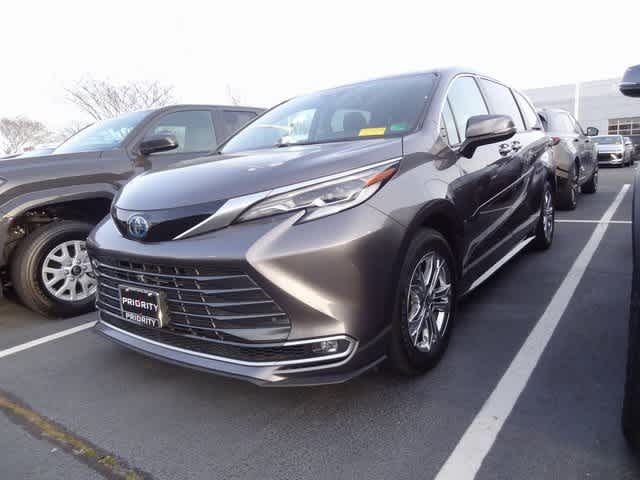 2023 Toyota Sienna Platinum