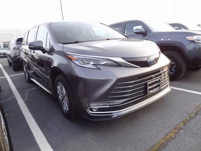 2023 Toyota Sienna Platinum