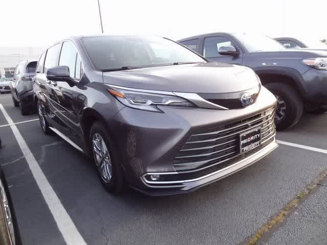 2023 Toyota Sienna Platinum