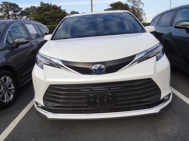 2023 Toyota Sienna XLE