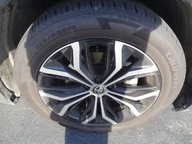 2024 Toyota Crown XLE