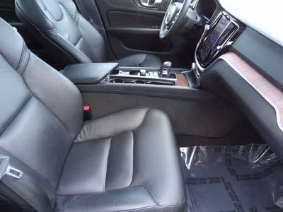 2024 Volvo S60 Plus Dark Theme