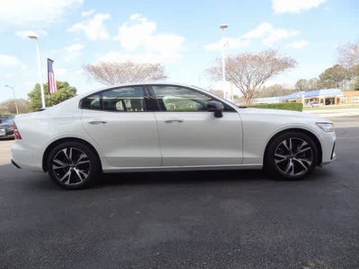 2024 Volvo S60 Plus Dark Theme
