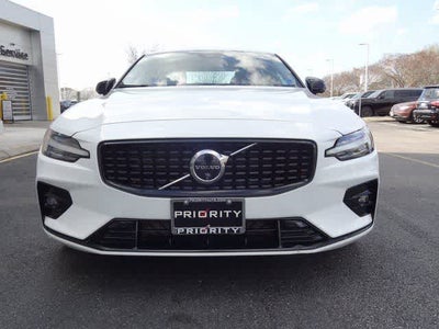 2024 Volvo S60 Plus Dark Theme