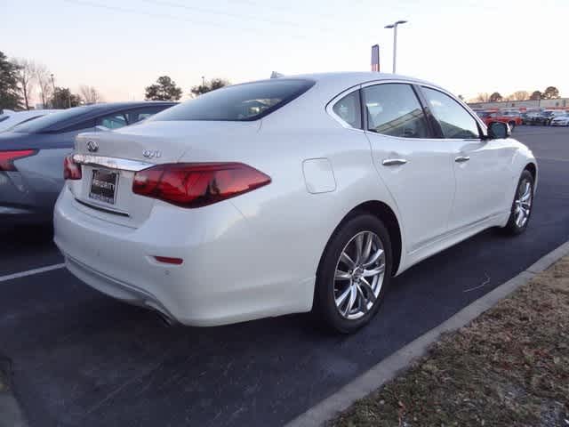 2018 INFINITI Q70 3.7 LUXE