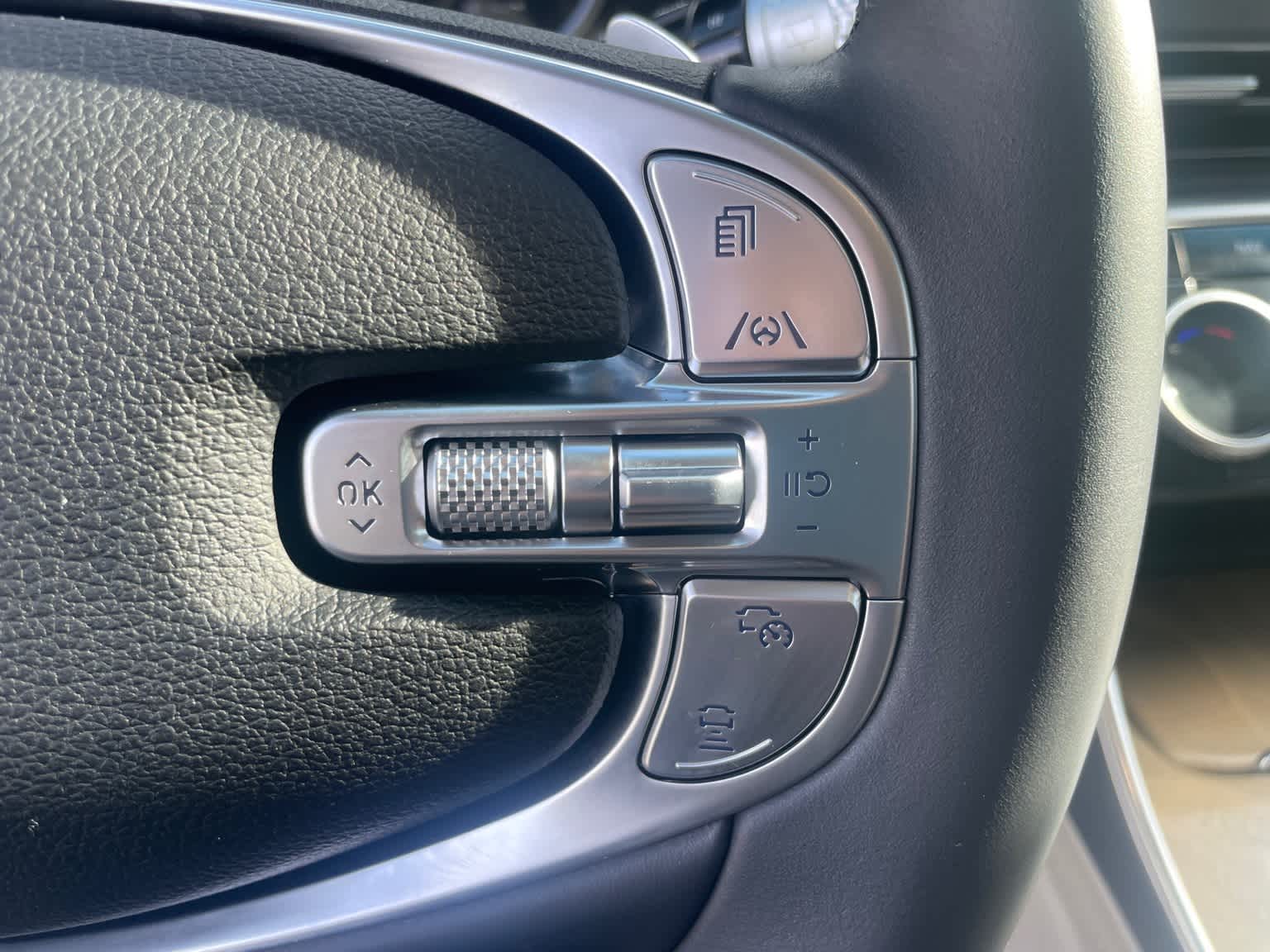 2024 Genesis GV80 Base