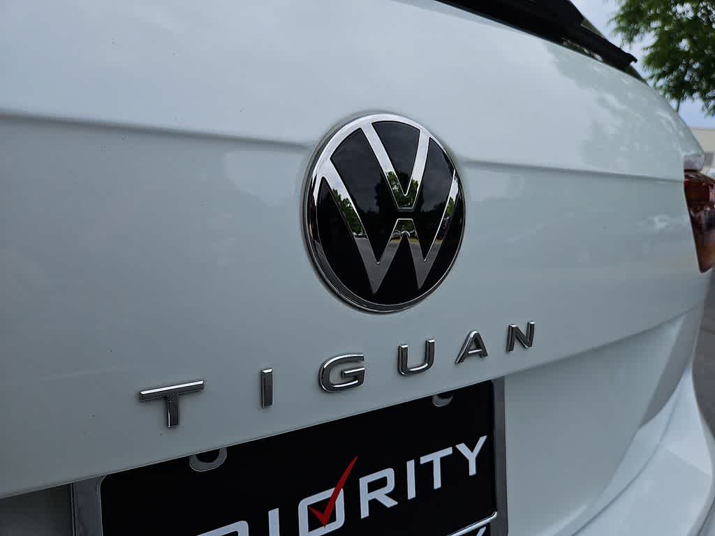 2023 Volkswagen Tiguan SE R-Line Black