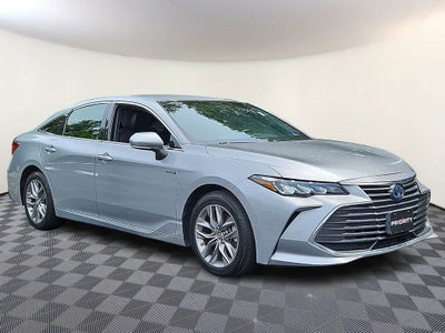 2019 Toyota Avalon Hybrid XLE