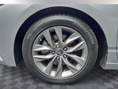 2019 Toyota Avalon Hybrid XLE