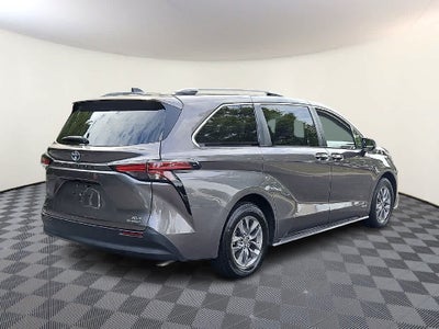 2021 Toyota Sienna XLE
