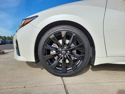 2023 Nissan Maxima SR