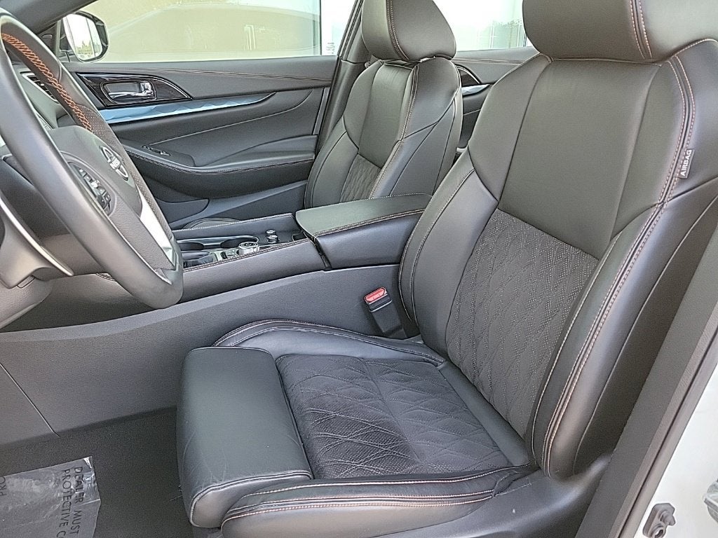 2023 Nissan Maxima SR