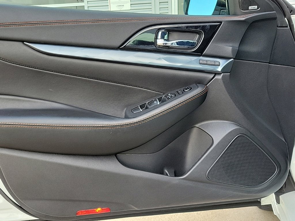 2023 Nissan Maxima SR