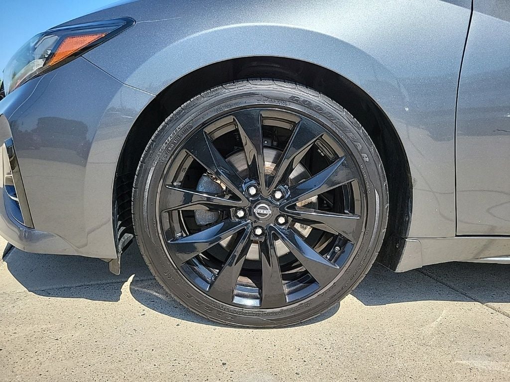 2023 Nissan Maxima SR
